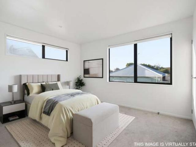Property for sale in Chaslands, Canterbury