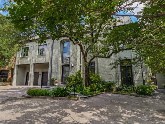 Townhouse for sale in Dallas