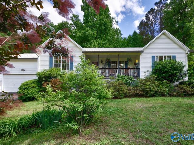 House for sale in Guntersville, Alabama