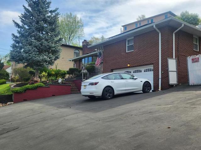 House for sale in Ridgefield, New Jersey