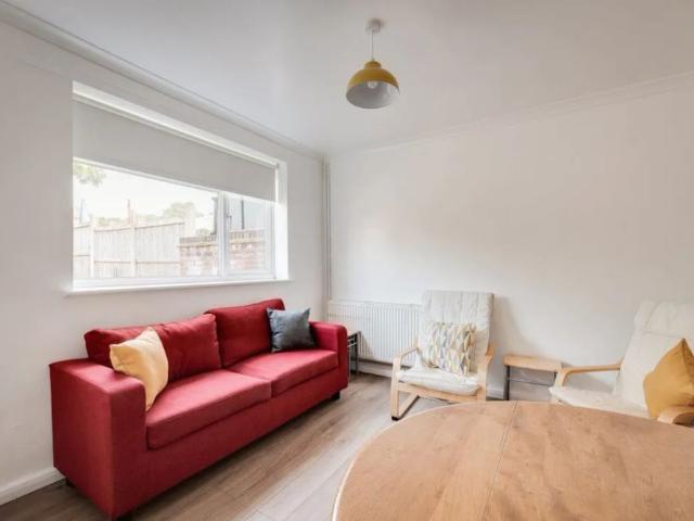 Room for rent in St. Martin's, The Bridge