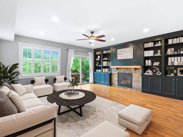 House for sale in Cincinnati, Columbia Tusculum
