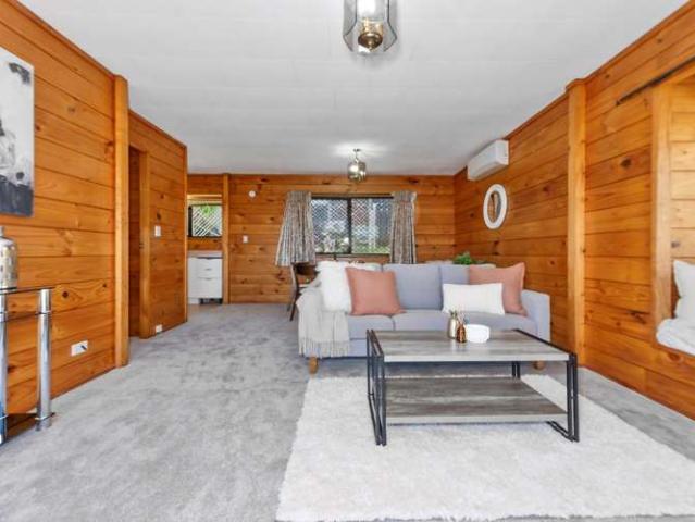 House for sale in Oratia