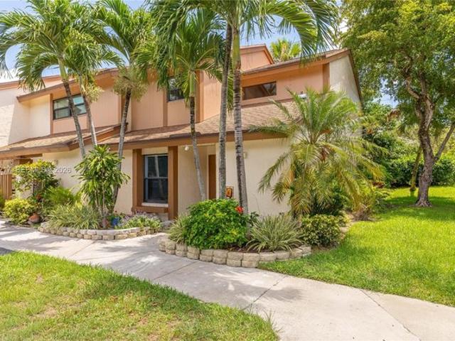 Townhouse for sale in Coconut Creek, Florida