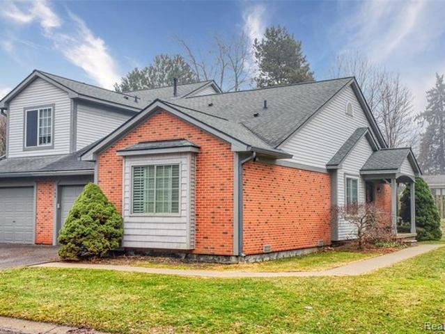 Condo for sale in Walled Lake, Michigan