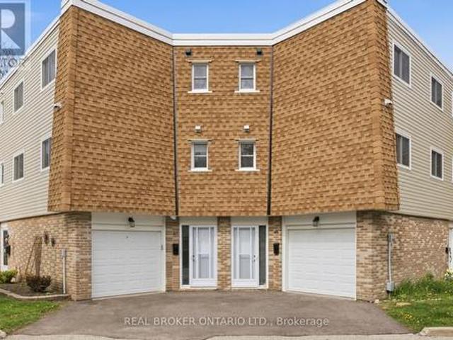 Townhouse for sale in Laurentian Hills, Kitchener