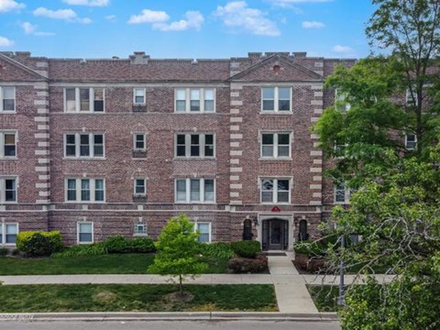 Condo for sale in La Grange, Illinois