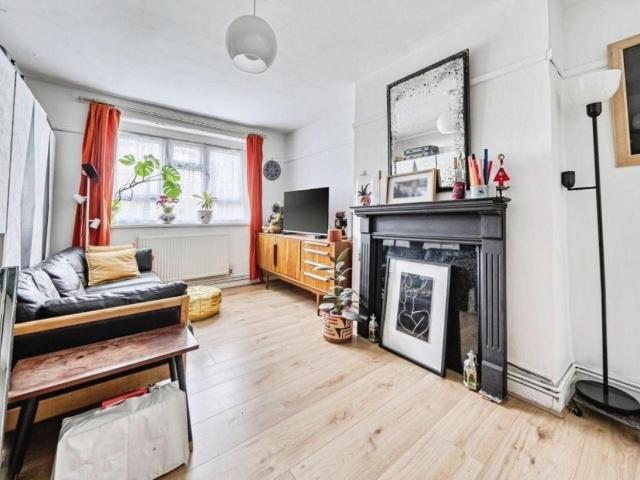 Flat for sale in Coldbath Street Estate, Greater London