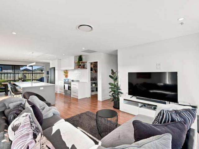 House for sale in Chaslands, Canterbury