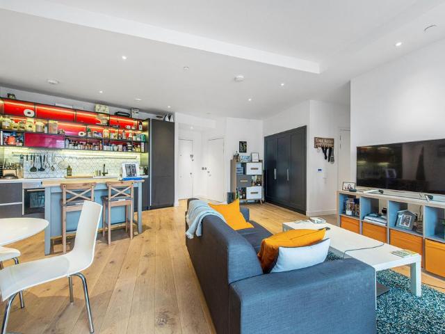 House for rent in London City Island, Blackwall