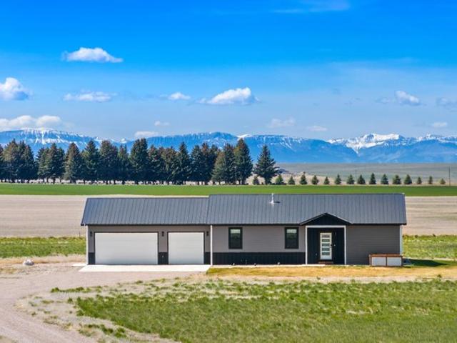 House for sale in Fairfield, Montana