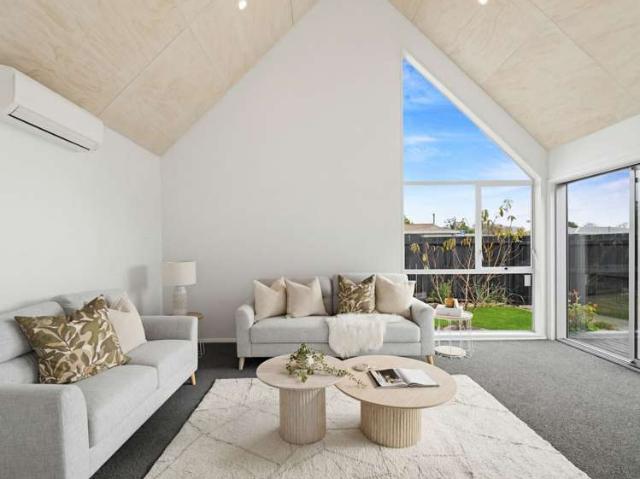 Apartment for sale in Chaslands, Canterbury