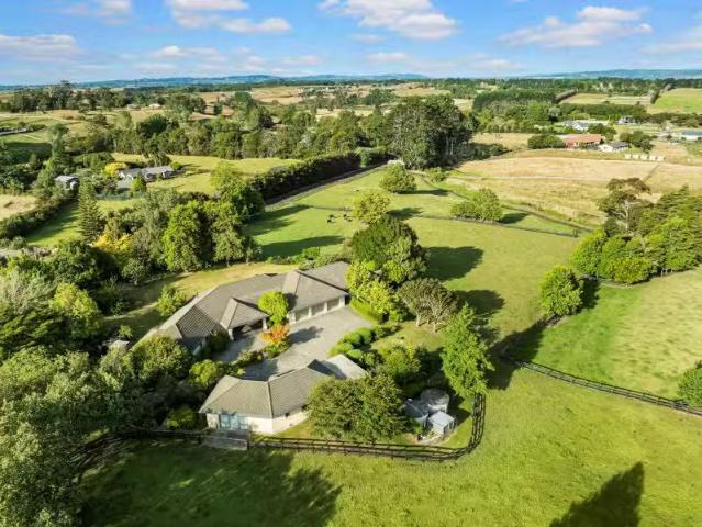 House for sale in Awhitu
