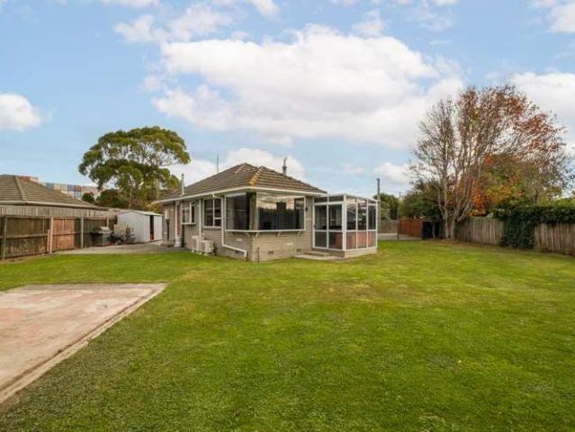 House for sale in Chaslands, Canterbury
