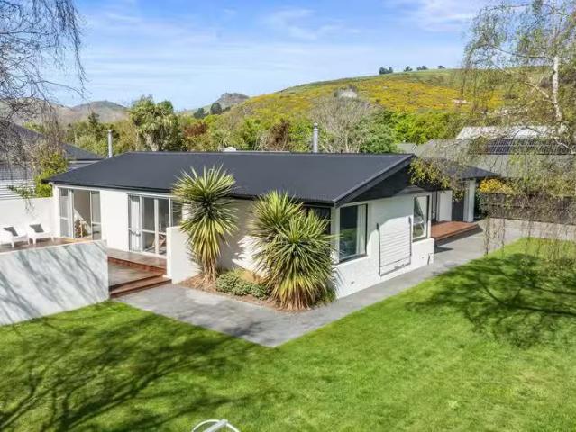 House for sale in Chaslands, Canterbury