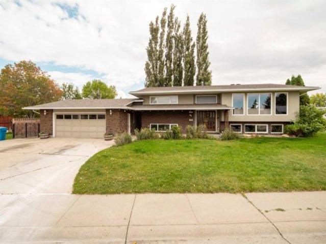 House for sale in Varsity Village, Lethbridge
