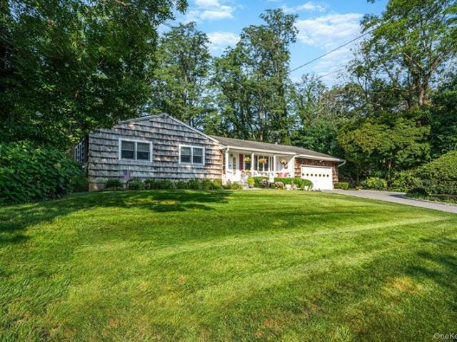 House for sale in Miller Place, New York