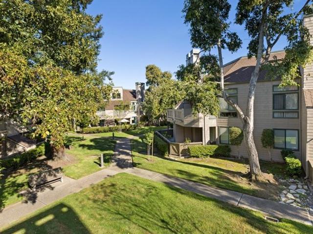 Condo for sale in Pelican Cove Condominiums, Redwood City