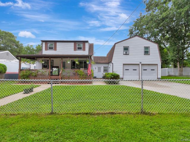 House for sale in Manor Park, Town of Brookhaven