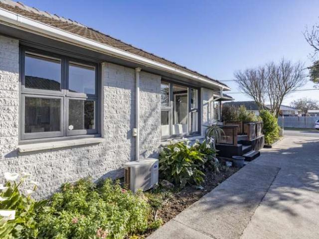 House for sale in Chaslands, Canterbury
