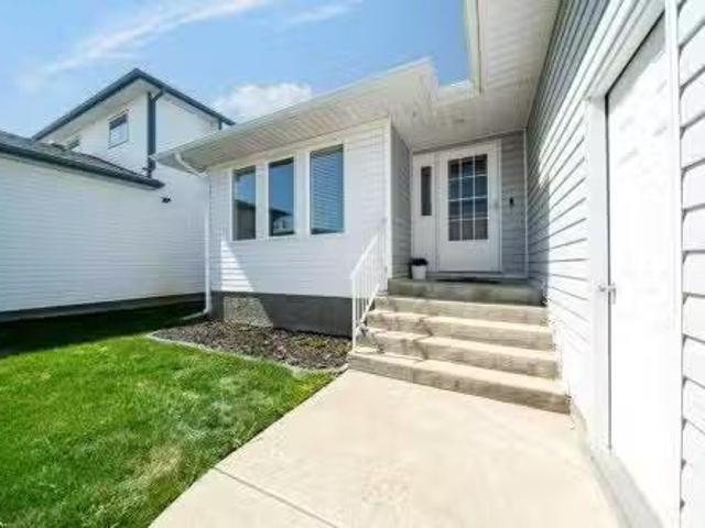 House for sale in Medicine Hat, Alberta