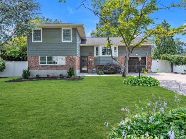 House for sale in Smithtown, New York