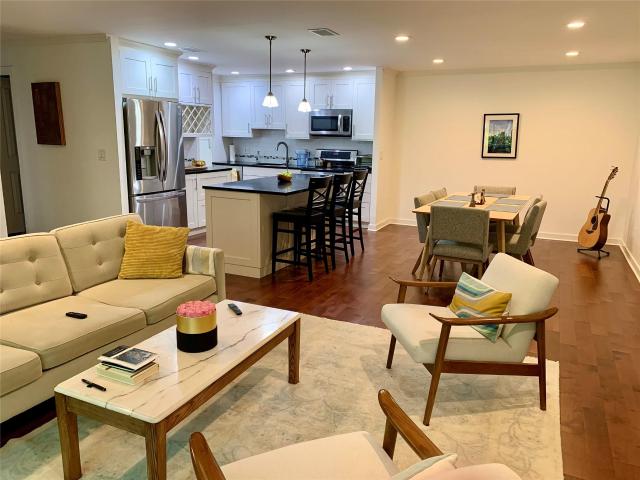 Condo for sale in Roslyn