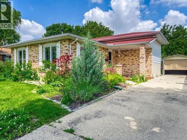House for sale in Brights Grove, Ontario