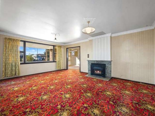 House for sale in Chaslands, Canterbury