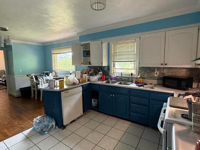 House for sale in Flat Lick, Kentucky