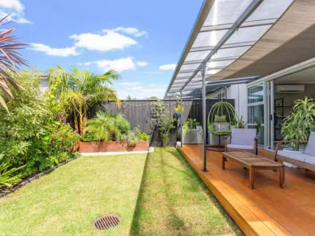 House for sale in Oratia