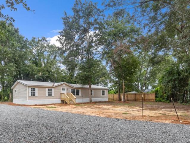 House for sale in Cottonwood, Alabama