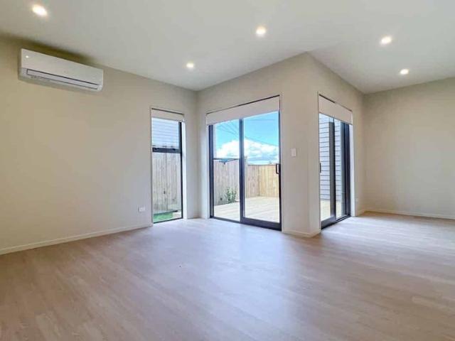 Townhouse for rent in Te Atatū South, Henderson-Massey