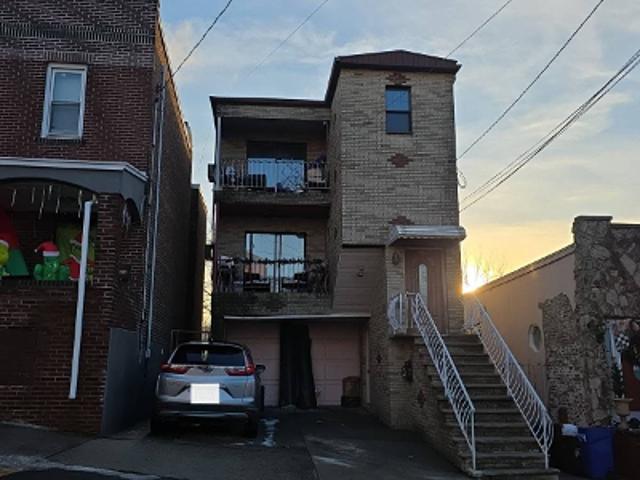 House for sale in Hudson, New Jersey