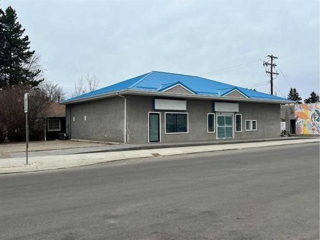 House for sale in Sylvan Lake
