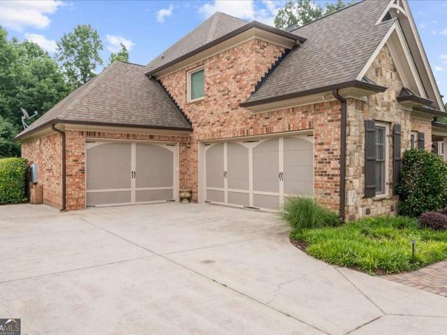 House for sale in Flowery Branch, Georgia