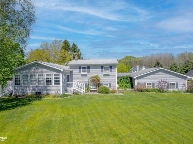 House for sale in Columbiaville