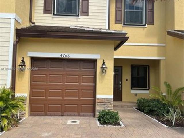 Townhouse for sale in Davie, Florida