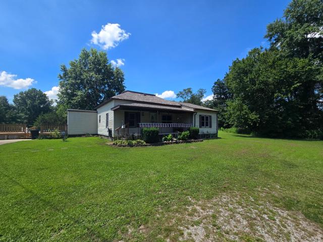 House for sale in Woodlawn, Illinois