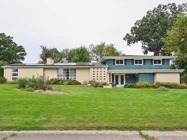 House for sale in Mchenry, Illinois