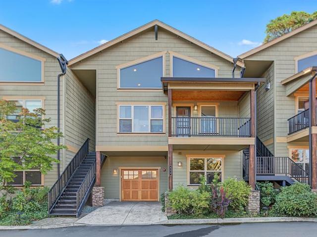 Condo for sale in Ashland, Jackson County