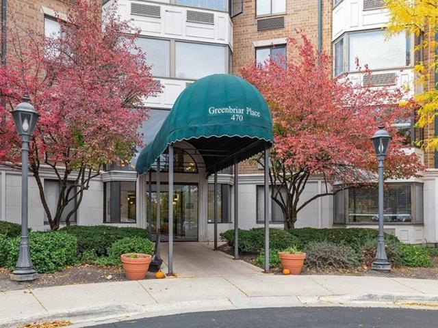 Condo for sale in Glen Ellyn, Illinois