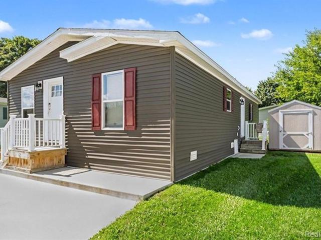 House for sale in Avon on the Lake Mobile Home Community, Rochester Hills