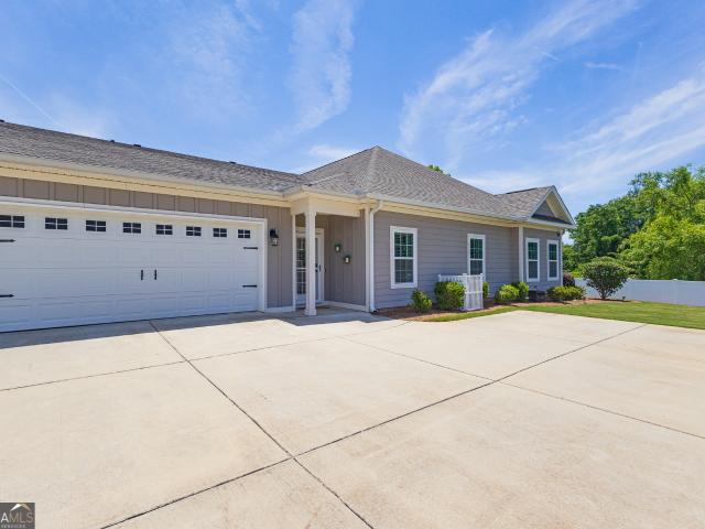 Townhouse for sale in Kathleen, Georgia