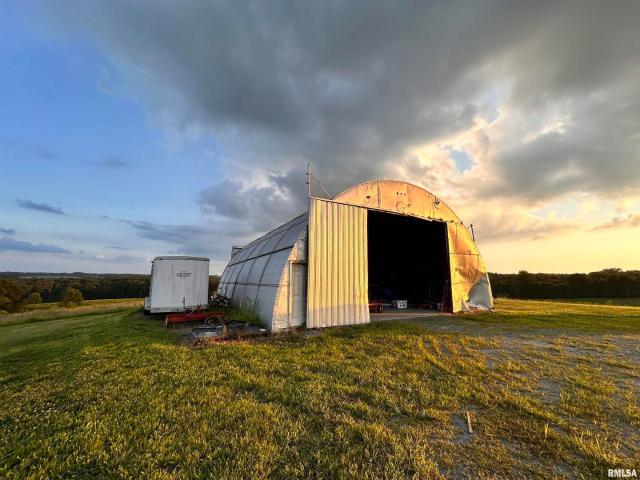 House for sale in New Burnside, Illinois