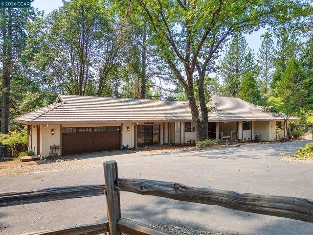 House for sale in Camino, California