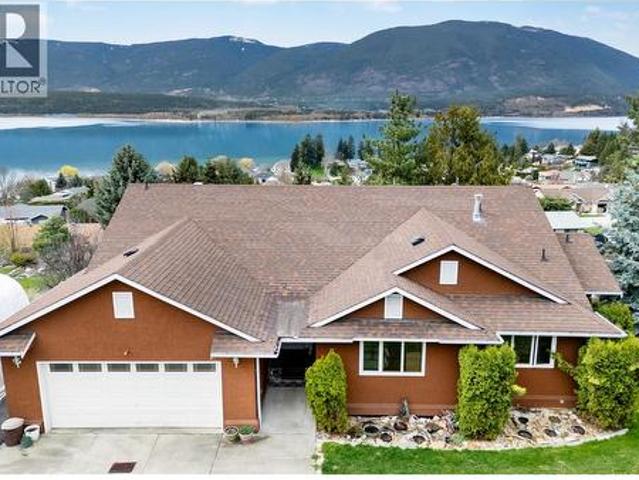 House for sale in Salmon Arm, British Columbia