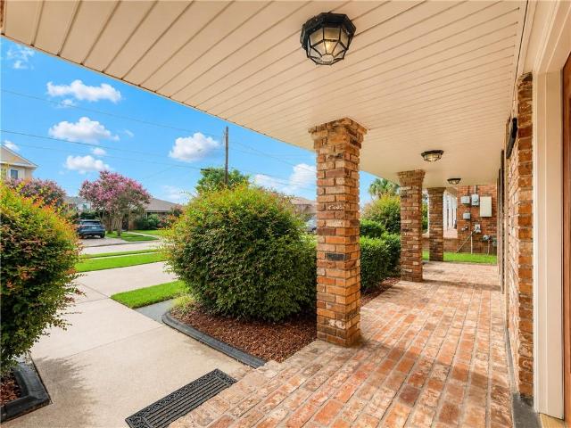 House for sale in Pontchartrain Shores, Metairie