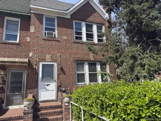 House for sale in Queens, Arverne