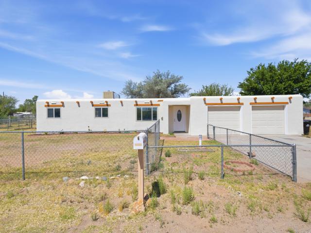 House for sale in Los Lunas, New Mexico